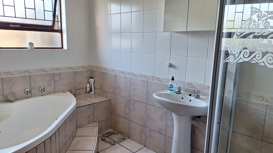 4 Bedroom Property for Sale in Denneoord Western Cape